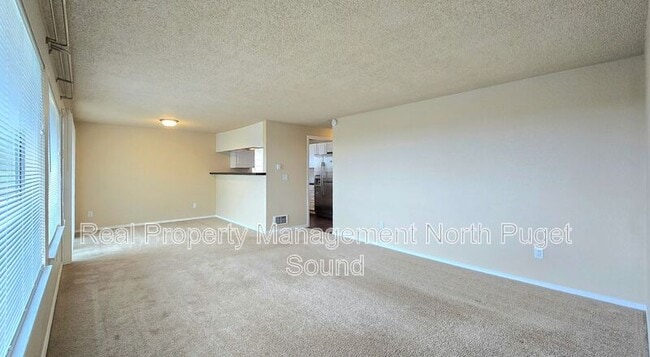 Photo - 228 N Stillaguamish Ave