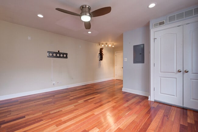 Photo - 2004 3rd St NE Unit 302