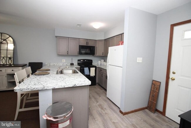 Photo - 214 Spring House Ln