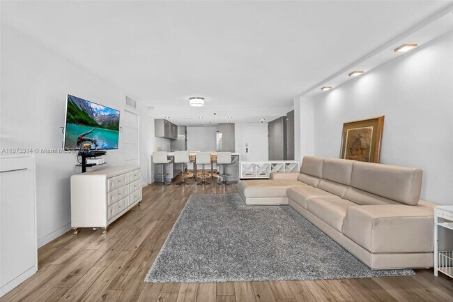 Photo - 2625 Collins Ave Unit 318