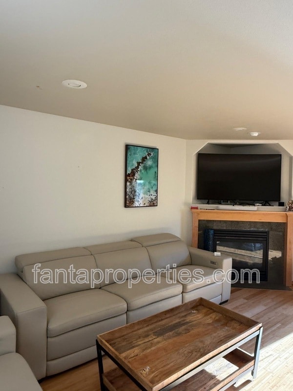 Photo - 320 Zillah Pl SE Casa