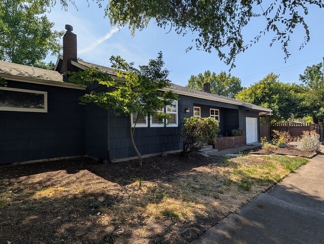 Photo - 890 E 29th Ave