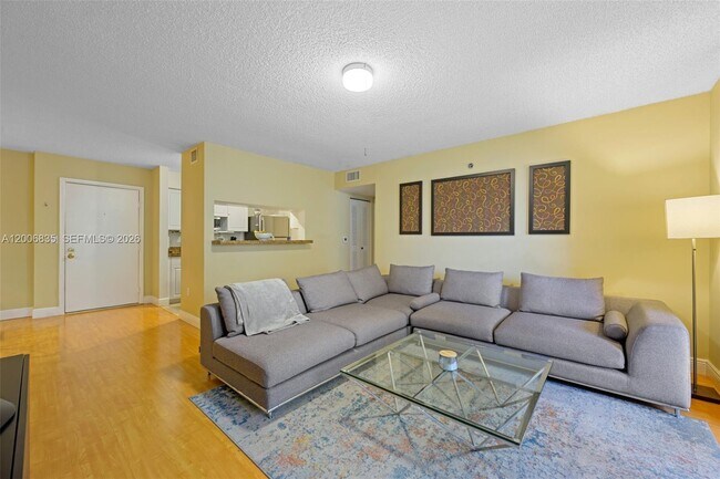 Photo - 19555 E Country Club Dr Unit 8303