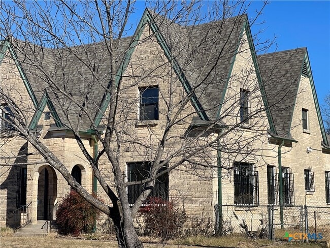 Photo - 111 W Fowler Ave