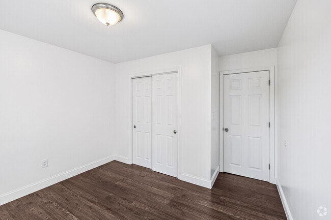 3BR, 1BA - 955SF - Bedroom