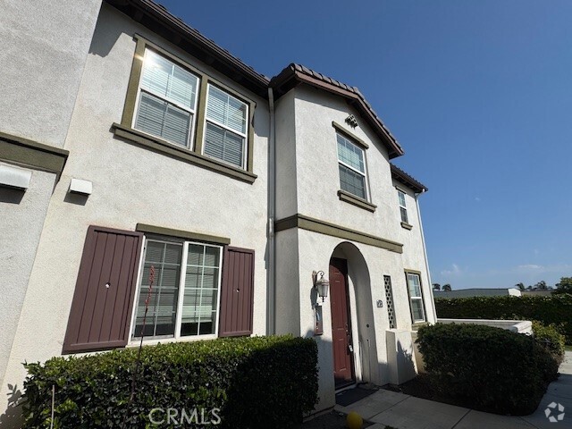 Building Photo - 2750 E Oak Hill Dr Rental