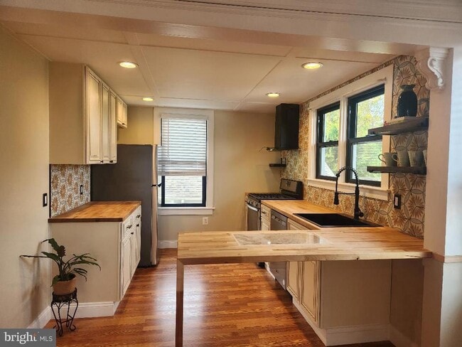 Building Photo - 20 W College Ave Rental