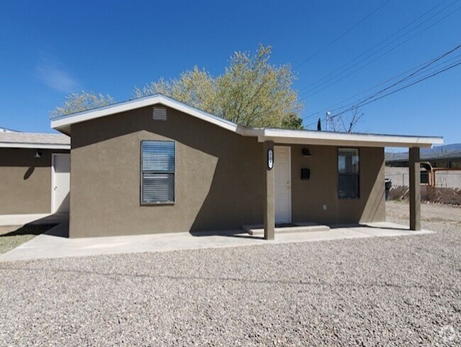Building Photo - Short Term OR 1 Year Lease Rental
