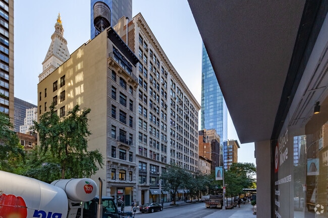 21 E 22nd St - 21 E 22nd St