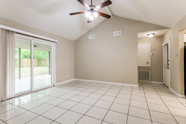 Photo - 2007 Deerhurst Ln