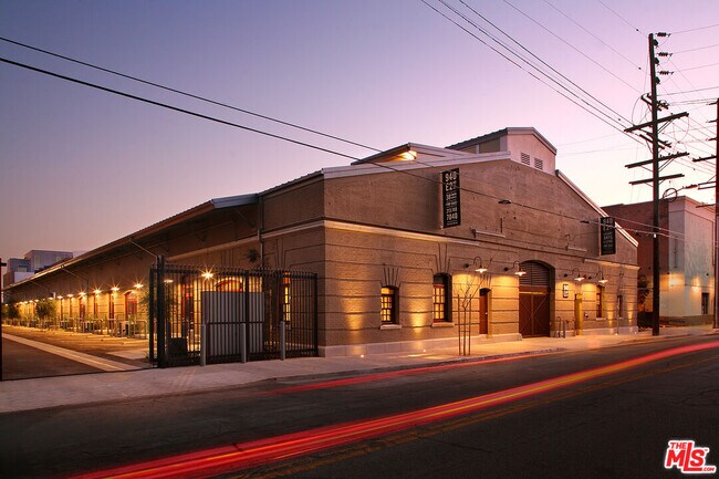 Photo - 940 E 2nd St Unidad 27