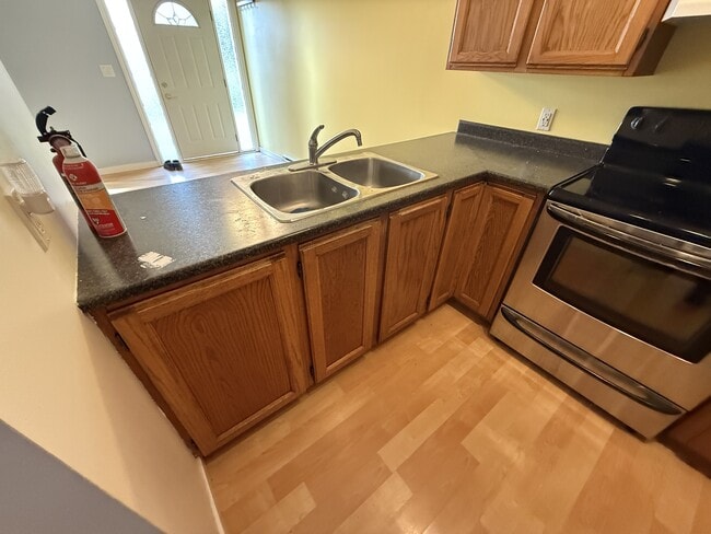 Photo - 520 Rosehill St