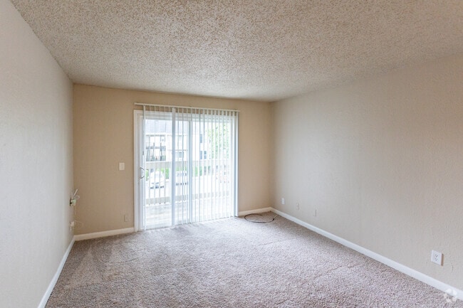 2BR, 2BA - 950SF - Living Room