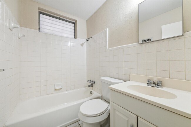 Building Photo - 3259 Branard St