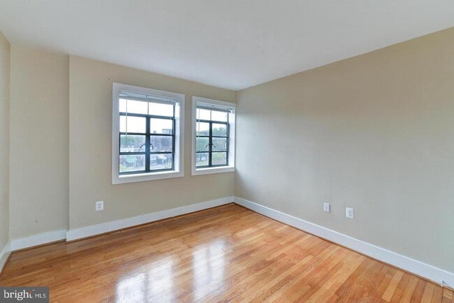 Photo - 2911 Newark St NW Unit 35