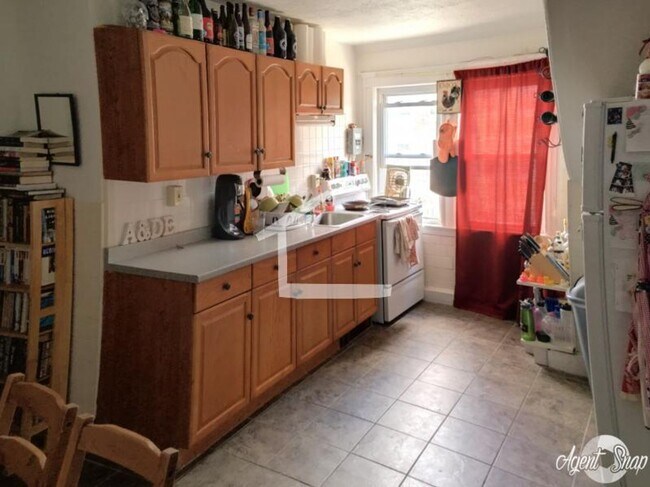 Photo - 208 Kelton St