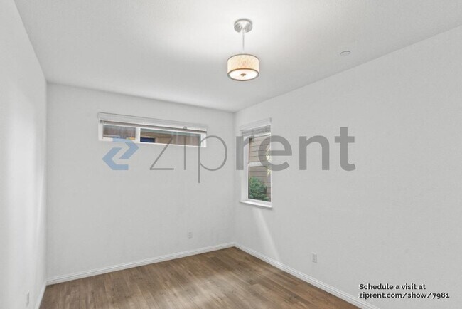 Photo - 586 Jayne Ct