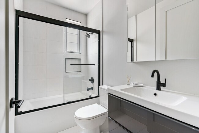 Photo - 1410 W 2nd St Unidad A