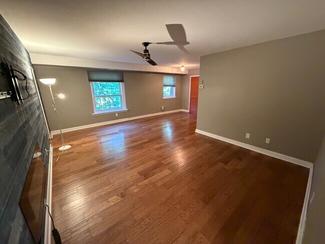 Photo - 4000 Gypsy Ln