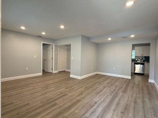 Sala de estar - 5032 Welborn Rd