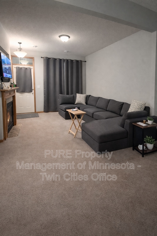 Photo - 15584 Empress Ave N