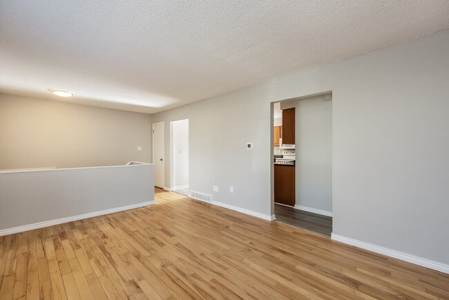 Photo - 2559 Faulkner Dr