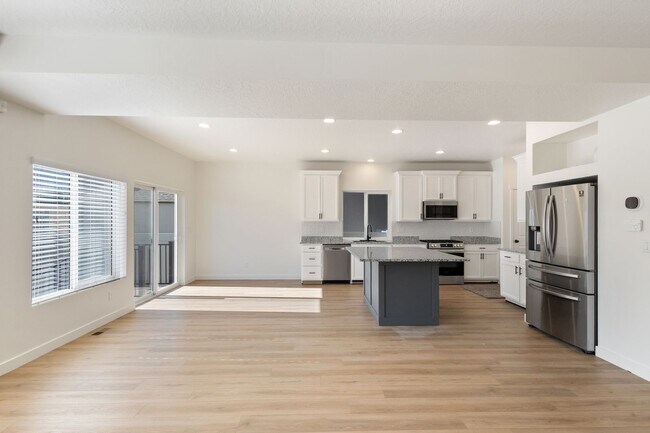 4 bedroom/4 bathroom Home in Herriman! - 4 bedroom/4 bathroom Home in Herriman!