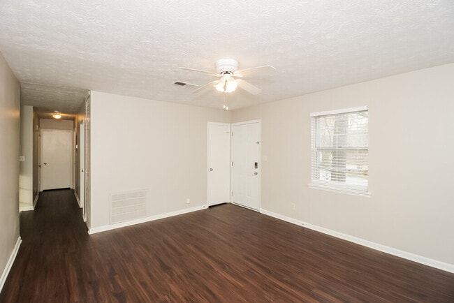 Photo - 243 Sedgefield Dr