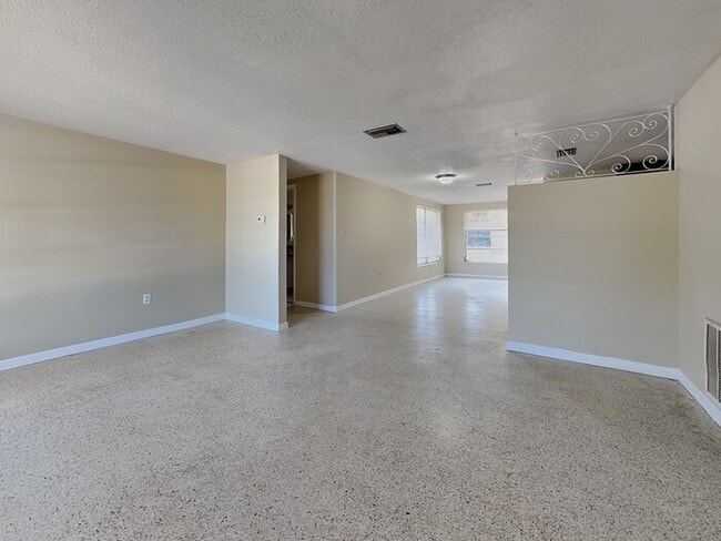 Photo - 10632 Laburnum Dr