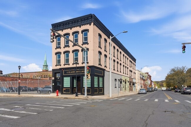 Building Photo - 180 Lyman St Unit 180