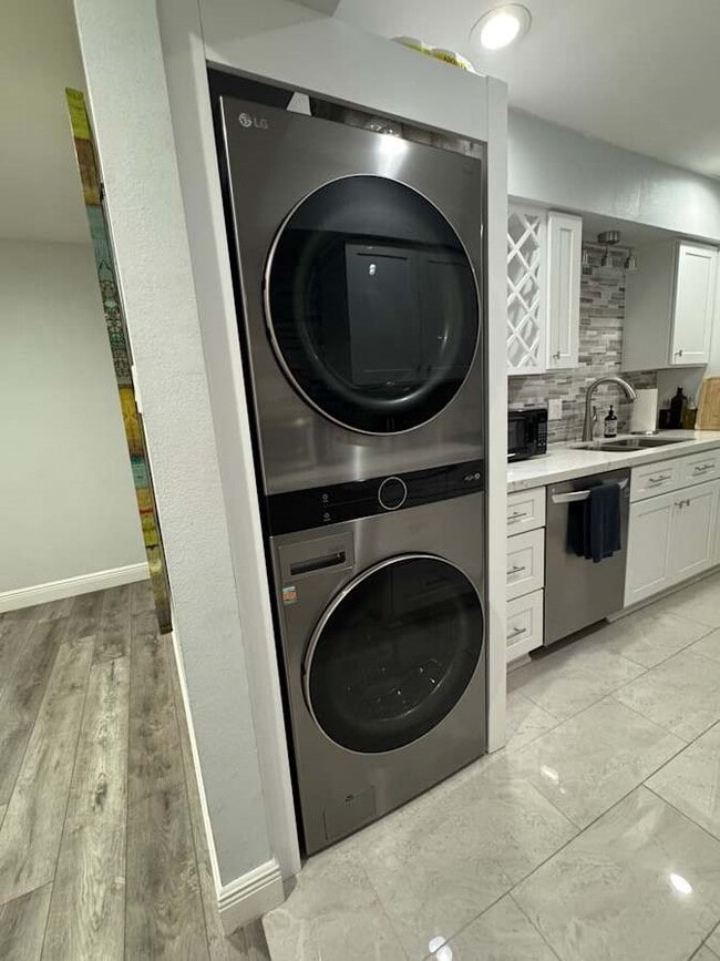 Photo - 355 N Post Oak Ln Unit 641