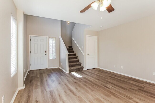 Photo - 16648 W Moreland St