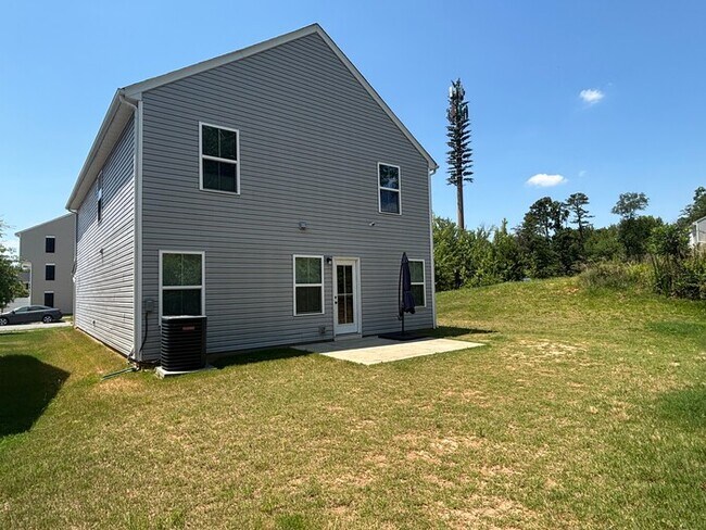 Spacious 5-Bedroom Home in Dillon Lakes