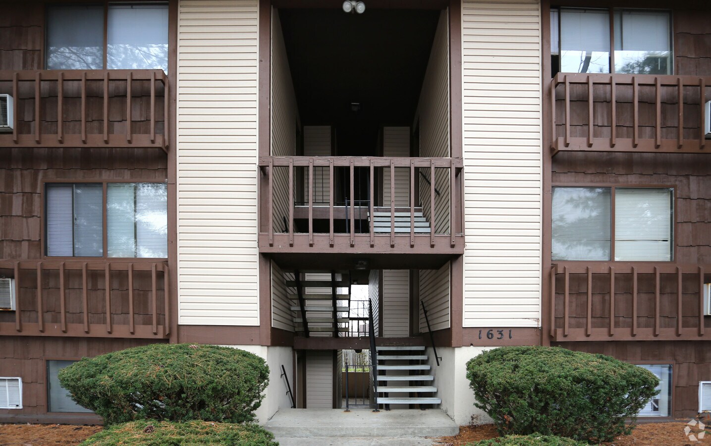 Eagle Crest Apartments - Eagle Crest Apartments