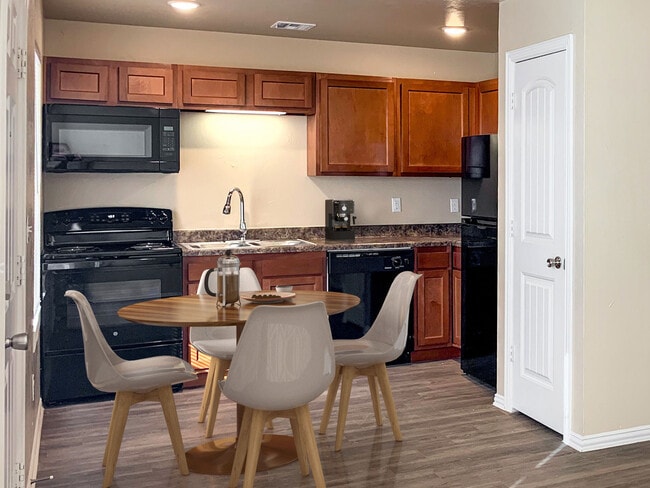 Cocina y comedor - Tennyson Manor