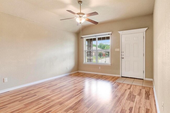 Photo - 1005 Leah Dr