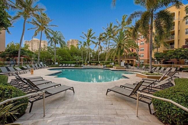 Photo - 19601 E Country Club Dr Unidad 7204 Rental
