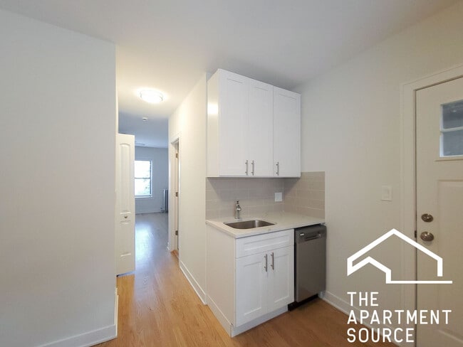 Building Photo - 4622 N Winchester Ave Unit 3C