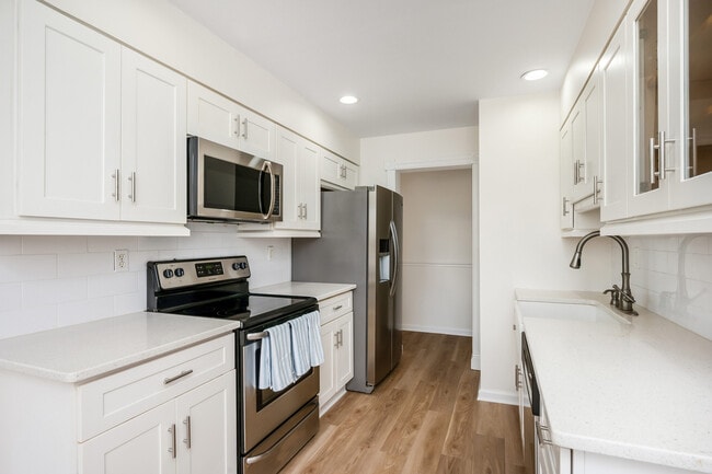 Building Photo - 154 Cold Spring Rd Unit APT 71