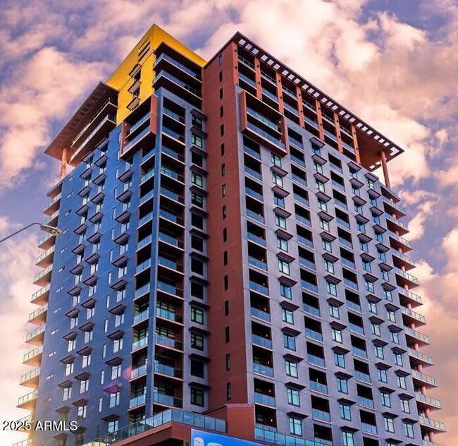 Building Photo - 310 S 4th St Unit 605
