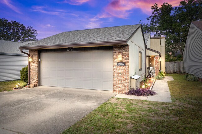 Photo - 206 Cedar Ridge Way