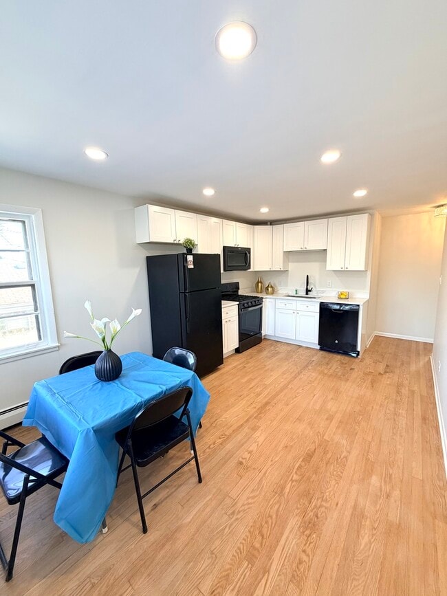 Photo - 2308 Oakton St