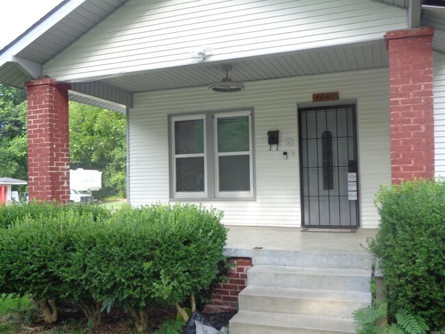 Photo - 1201 Division St