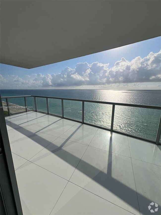 Building Photo - 17121 Collins Ave Unit 1607 Rental