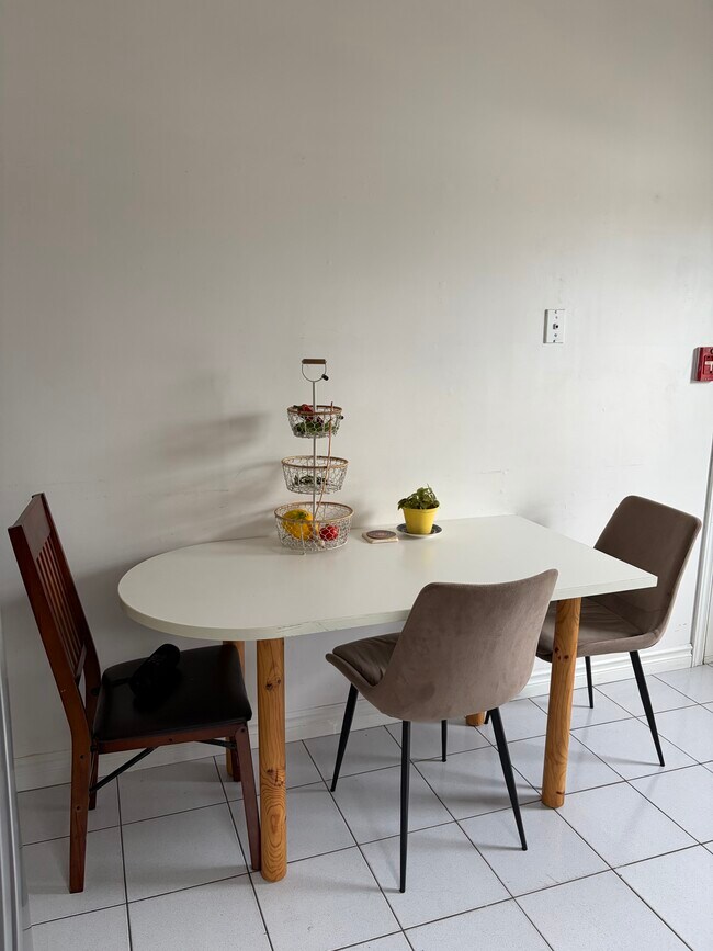 Photo - Ossington - Harbord & College Unit 2nd Floor