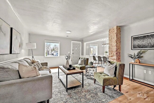 Photo - 2818 W Edson St