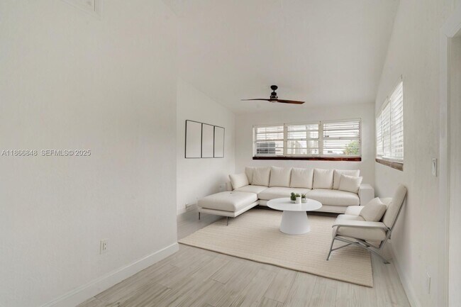 Photo - 7091 Taft St