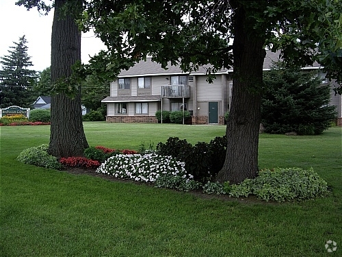 Building Photo - Birchwood Garden Apartments