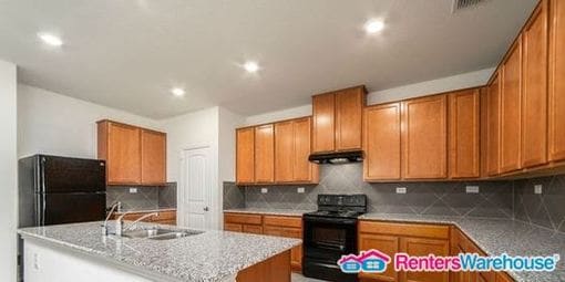 3901 Legend Hill