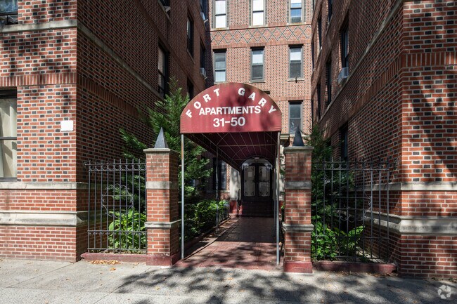 Entrance - Fort Gary Apartments
